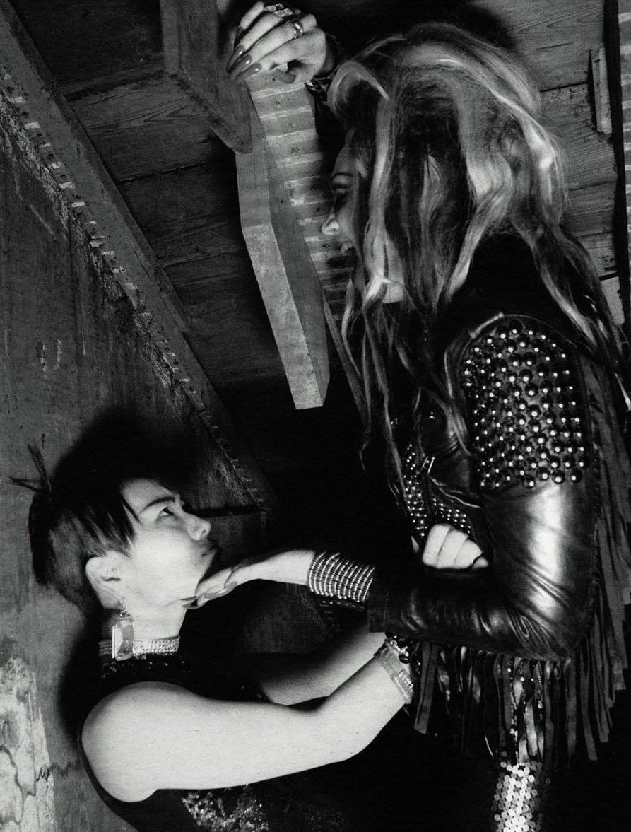 TheSwordMaidens's tweet image. i have risen from the dead just to share this picture .. all i can say is hands hands hands