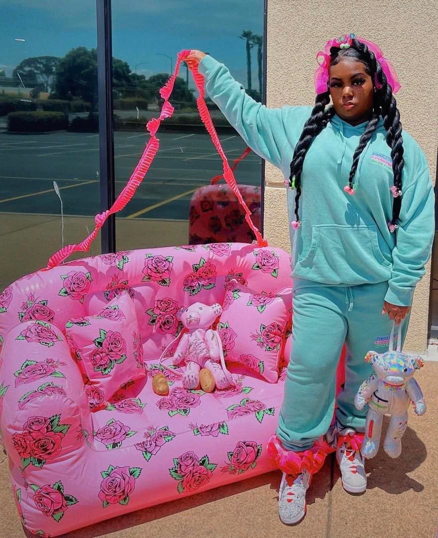 afropuffjada's tweet photo. Couch potato 😭🥔
Sweatsuit : @IAMECCENTRIC_ 💕 https://t.co/8QVjgTpU8O