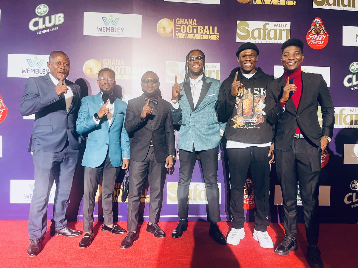 🎉| AWARDS NIGHT 

Team Dreams FC on the rep carpet.😍

#gfawards2023 | #StillBelieve