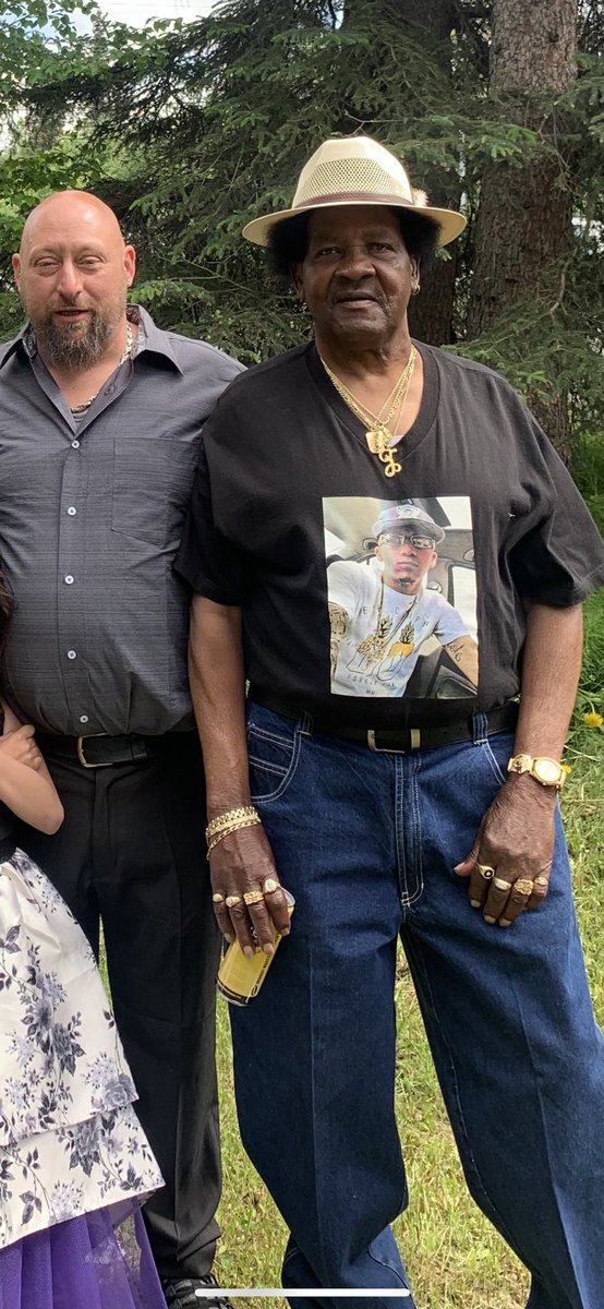 heyydarius's tweet photo. All my OGs be dripped in gold like kings ❗️plus rest in paradise All Gold Gutta 🕊️ I know u watching from heaven lil bro <333 https://t.co/deZHg5XL3U