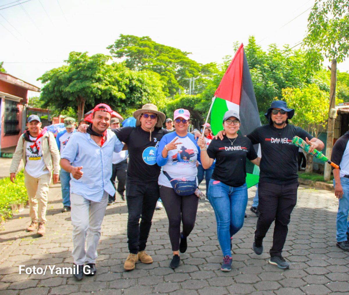 El grupo Musical Zenzontle,  dijo presente en la  caminata del Repliegue al Vapor. Hasta la Victoria Siempre .
"La música como Vanguardia de la Revolución "
#unidosenvictorias #plomo19
#sandino #caminamospormasvictorias #2023juntosvamosadelante