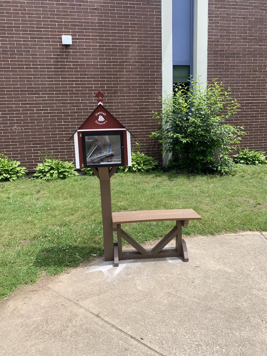 Our Hannah Little Library has been installed outside just in time for summer!!! ⁦<a href="/HannahSchoolPTO/">Hannah PTO</a>⁩