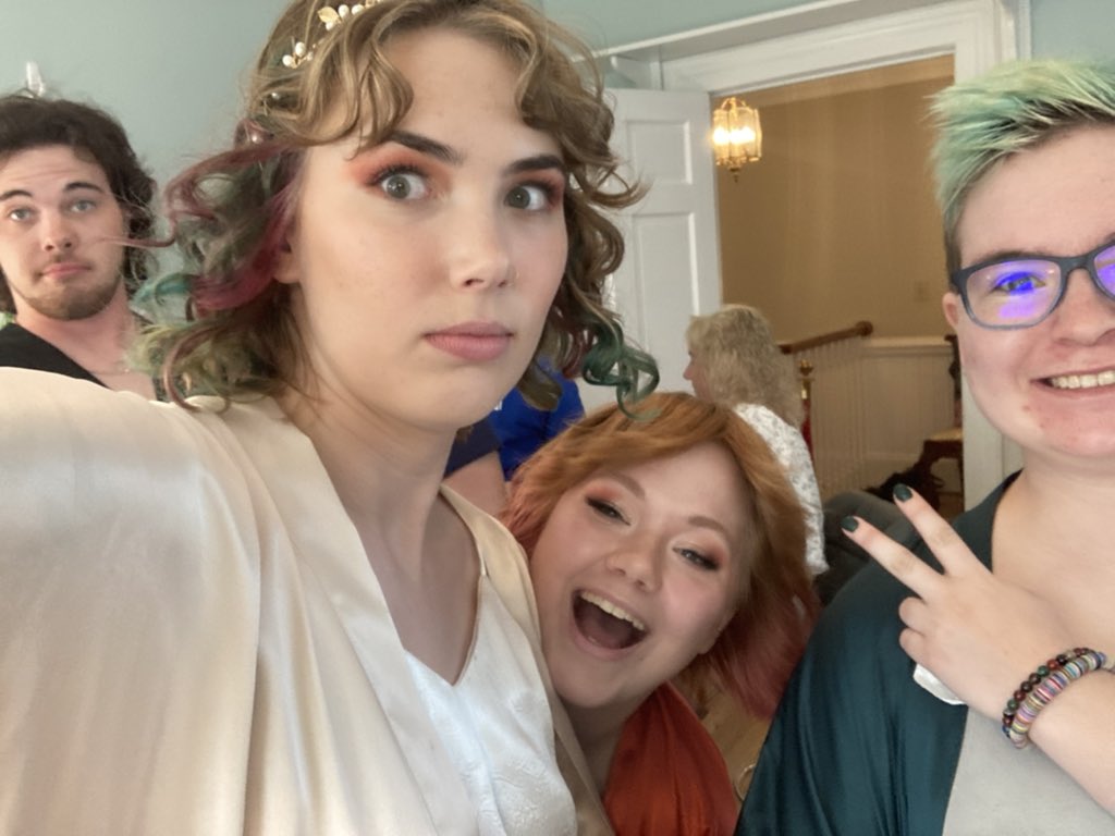 Kelly Hruska-Kurucz tweet media