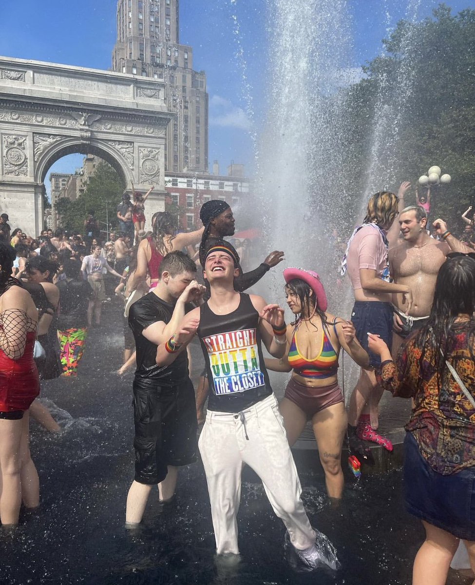 Noah Schnapp shares new photo at New York Pride:

“First pride❤️”