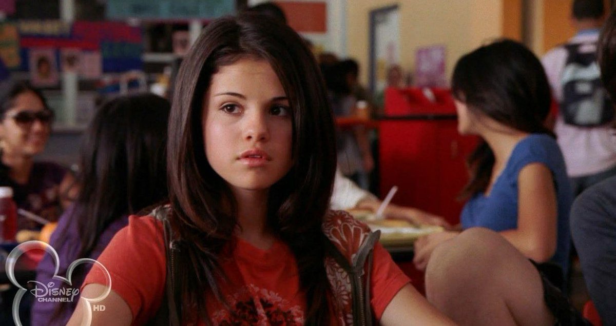 PopCulture2000s's tweet photo. ‘princess protection program’ premiered 14 years ago today https://t.co/Ao94wvMWVD