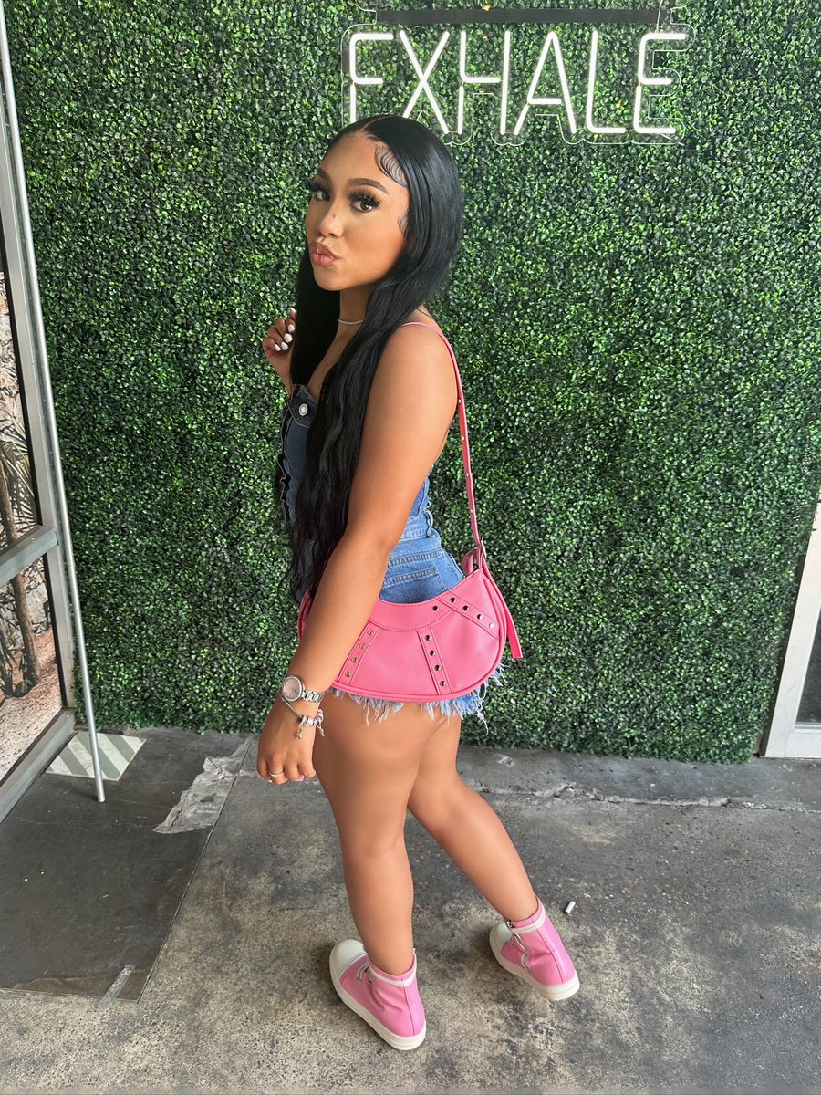 lalanahvaleigh_'s tweet photo. He want me in the worst way plus he just found out its my birthday 😋♋️ #bigcancer #mydaymyway #prettyshit https://t.co/KoLiLBBGZj