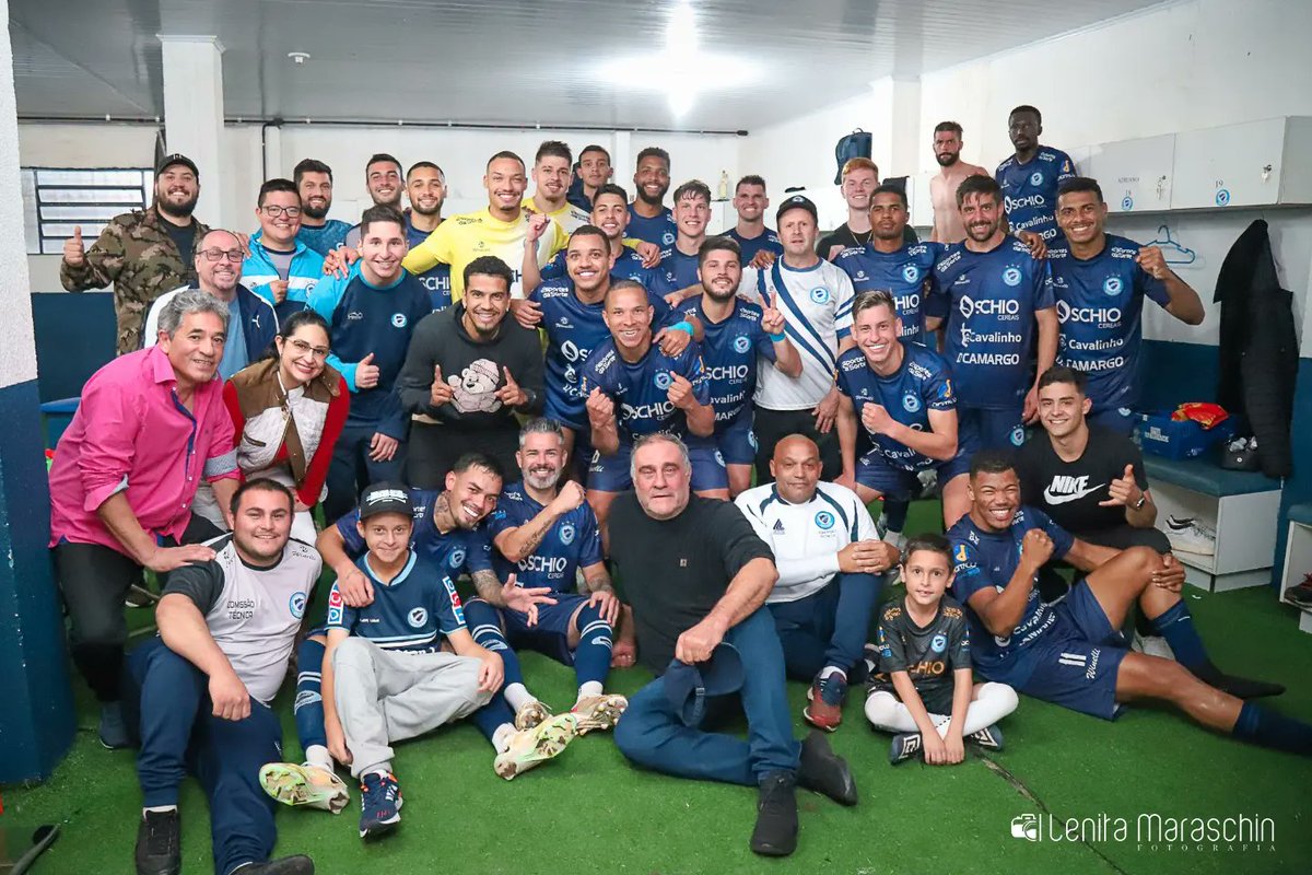 gloriadevacaria's tweet photo. VITÓRIA GIGANTE diante da equipe do Brasil-FA. 
GLÓRIA 1X0 Brasil-FA 
Com  um gol  de Romario ⚽️ 
a. equipe comandada pelo técnico Gabriel Dutra,  venceu o Brasil-FA por  1x0 conquistando mais 3 pontos importantíssimos. 
Parabéns a toda equipe pela entrega dentro de campo! https://t.co/doiz5i8vH6