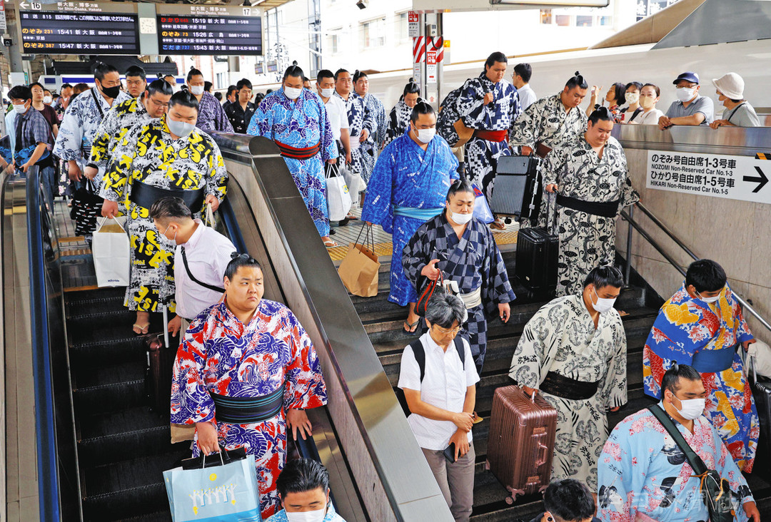 いざ名古屋場所へ、４年ぶり「相撲列車」 chunichi.co.jp/article/716667