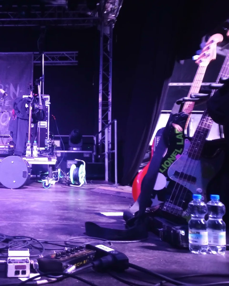 nekoawtist's tweet photo. Letos na @MightySounds jen na skok na nedělní závěr, ale neprošvihla jsem Paddy and the Rats a dostala nejněžnější high five od svého největšího hudebního crush, takže jsem spoko.
#mightysounds #paddyandtherats #mightysounds2023 https://t.co/s9tnkfGUaz