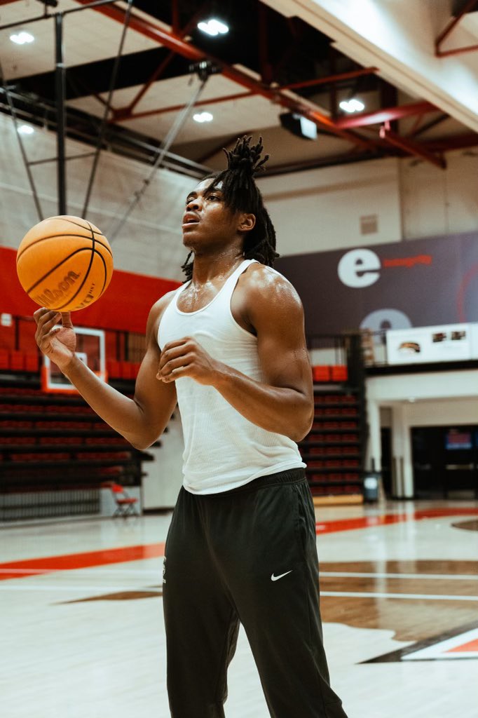 Olive-Harvey Men’s Baseball would like to welcome 6’6” Wing Deandre Nobles(Dyett)to the Panther Family.  Nobles is a transfer from Illinois Valley College. #CoachHarvey #WeStraight #NewEra
