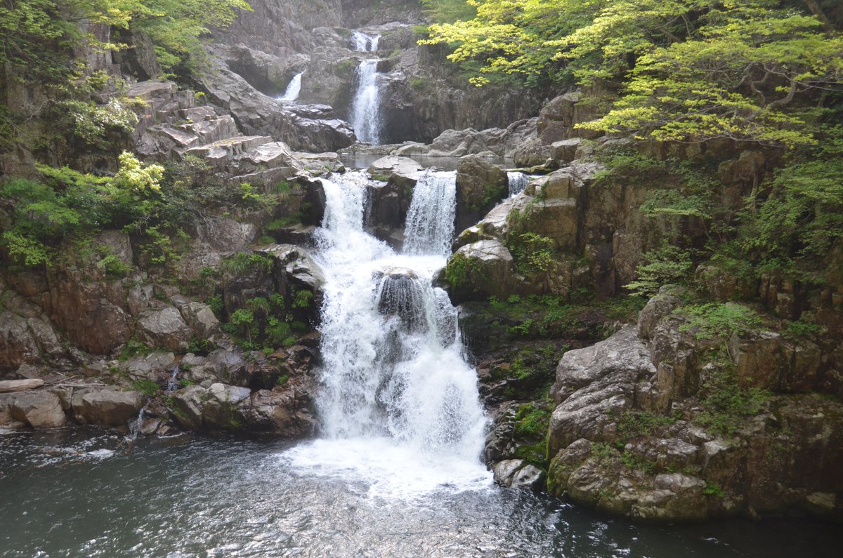 space_defense7's tweet photo. ☆三段の滝をながめる！

#三段峡
#滝 https://t.co/t0iICbDOLF