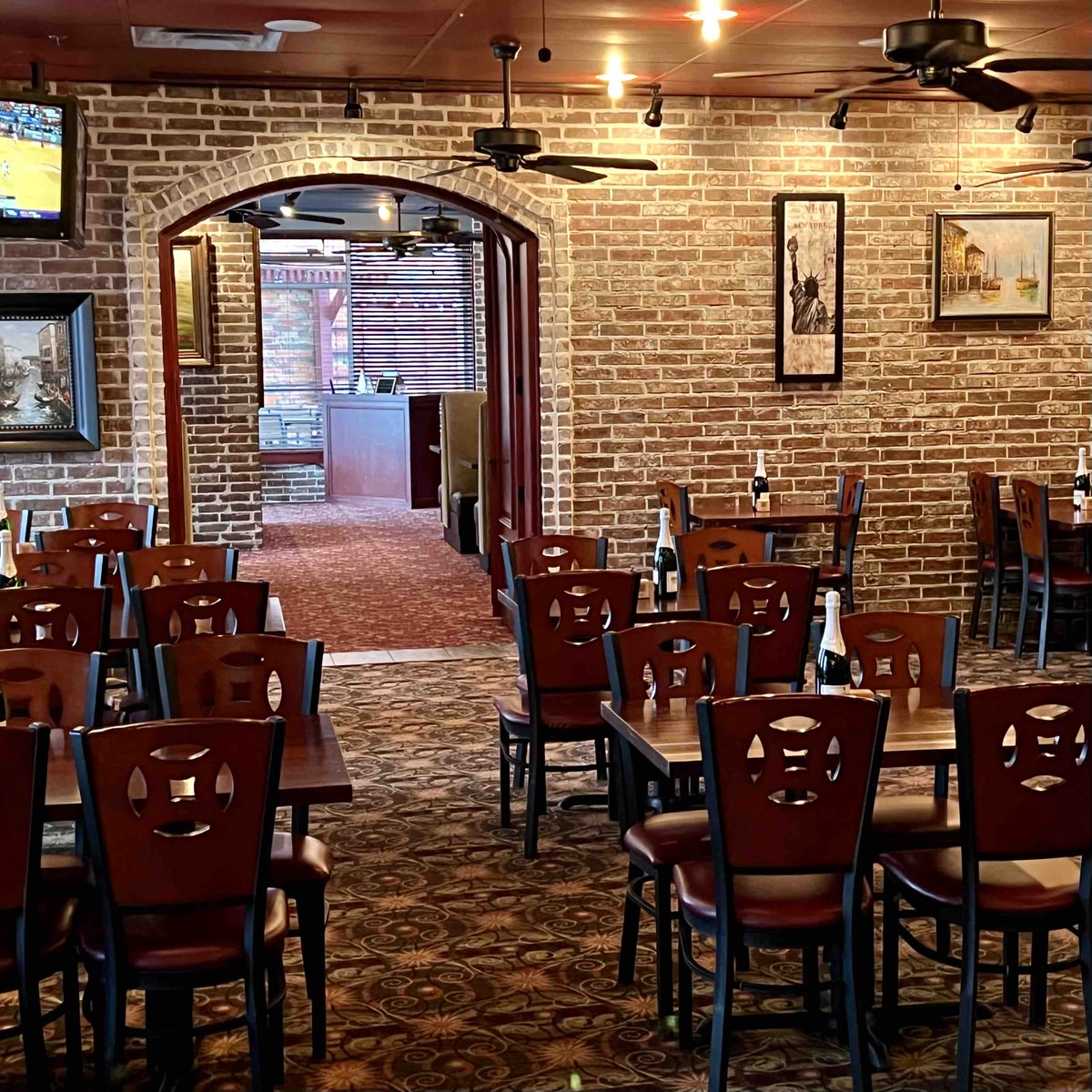 MonisOKC's tweet photo. Take the whole family out for some comfort food!🍴🍝

#monisokc #eatlocal #edmondok #edmondeats #okceats #italianfood #sundaydinner #scratchkitchen https://t.co/W8A7xffnRu