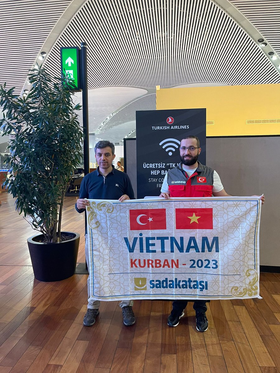 #Kurban2023 organizasyonu kapsamında @sadakatasi #Vietnam ekibi olarak @Hamza_tekin2023 kardeşimle birlikte yolculuğumuz başladı.
10 saatlik uçak yolculuğunun ardından Ho Chi Minh ( Saigon ) şehrine ulaşmayı ümid ediyoruz.
Dualarınızı eksik etmeyin.🤲