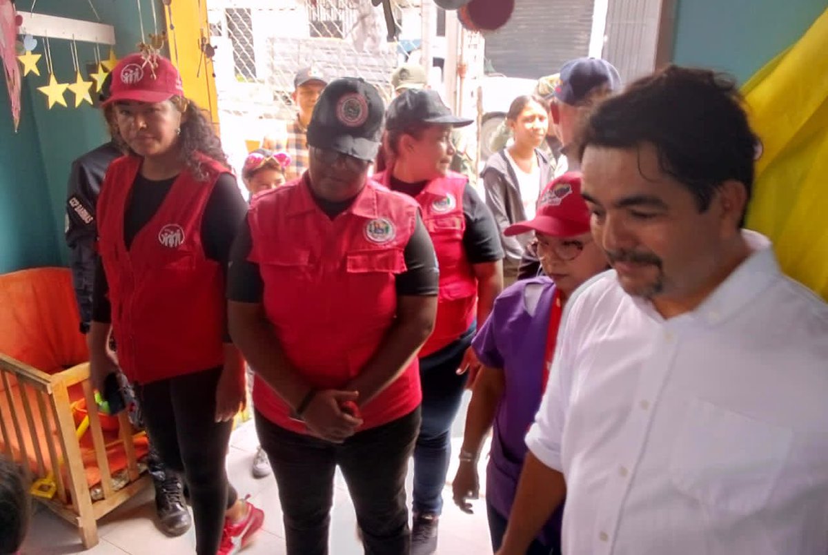 GobBoliv_Bnas's tweet photo. #Entérate 🗣️ | Gobierno Bolivariano realiza Mega Jornada de Salud Integral para la atención de personas afectadas por las lluvias en el estado #Barinas, municipio Antonio José de Sucre, comunidad Pueblo Nuevo.

#VenezuelaConPutin https://t.co/GkVFsiaVYO