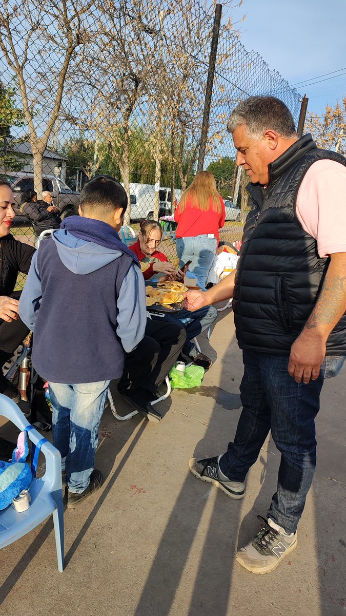 BenavidezSur's tweet photo. Momentos vividos hoy a la tarde en la peña realizada en la Plaza La Paz.
@ZamoraJulio 
#TigreEsMiVida https://t.co/56wisSYOou