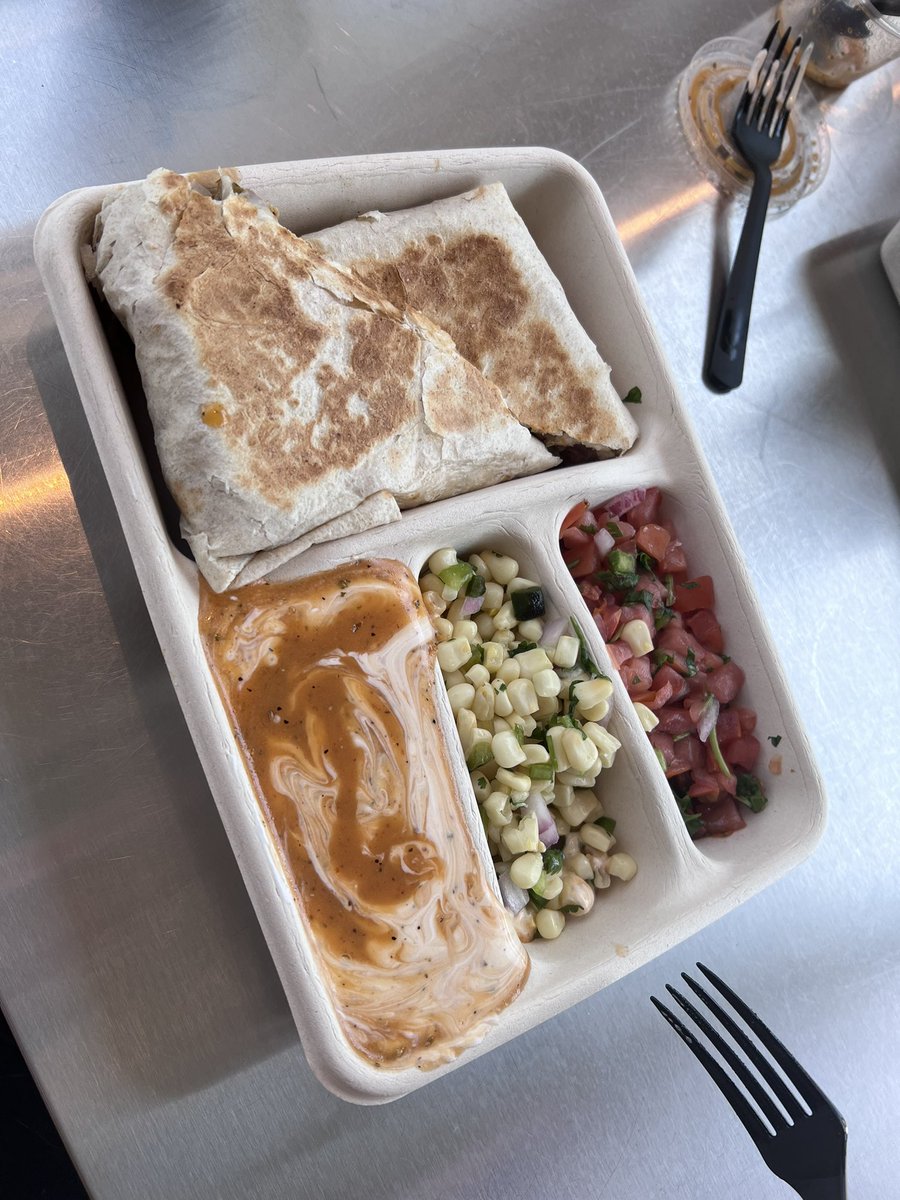 DivaCak3s's tweet image. I had an amazing day with my favorite @TheDaisydaze29! We ate chipotle because it is life, added to my stitch collection, shoe shopped, and took a long walk on campus Pokémon hunting:) 

#SundayFunday #chipotleismylife @ChipotleTweets #osucowboys