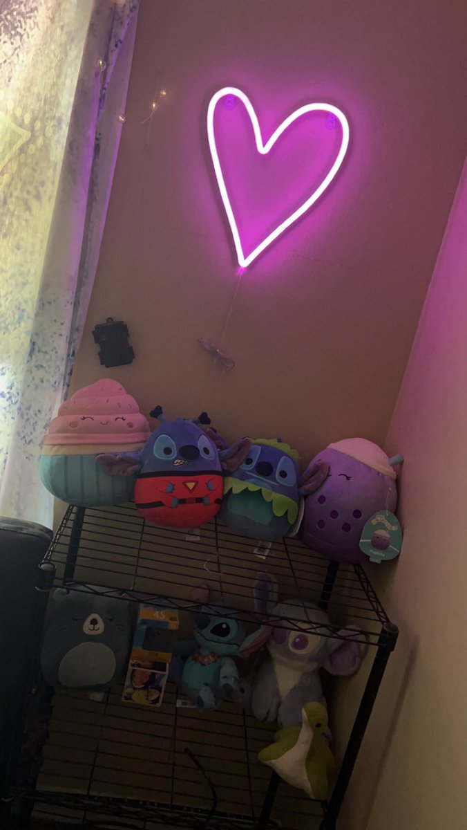 DivaCak3s's tweet image. I had an amazing day with my favorite @TheDaisydaze29! We ate chipotle because it is life, added to my stitch collection, shoe shopped, and took a long walk on campus Pokémon hunting:) 

#SundayFunday #chipotleismylife @ChipotleTweets #osucowboys