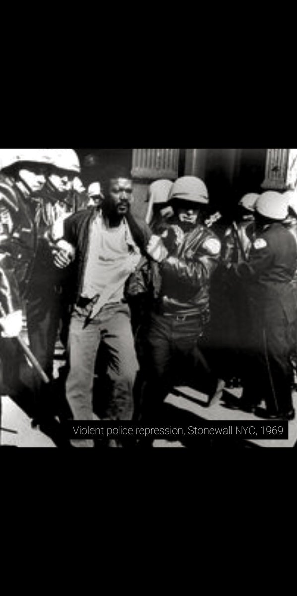 AlexakaDenis's tweet photo. @PoliceNationale Mdr. La police (autoriraire, homophobe et raciste encore aujourd'hui) pour la même marche en 1969 à StoneWall ⬇️ https://t.co/rXoc04MD98