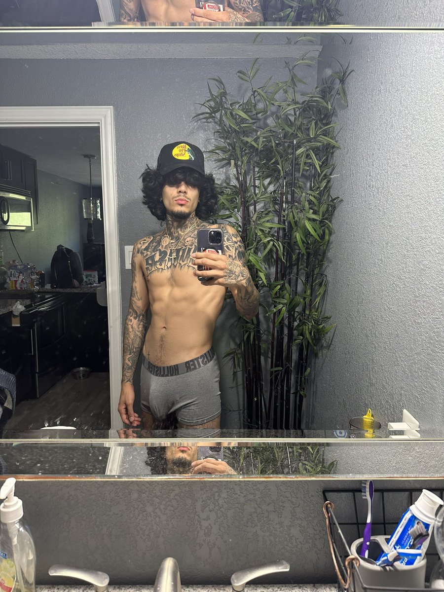 jkilla1hunna's tweet photo. @HollisterCo y’all need a new men’s underwear model ? https://t.co/KZuaBJXH6h