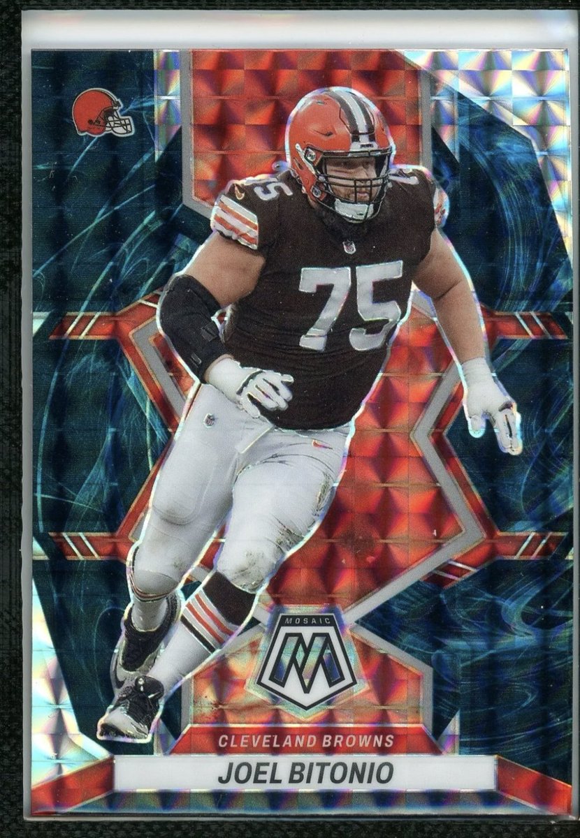 @DigginSkyLilies @CardPurchaser The trick for non borders cards is using the logos. RC logos or team logos.

These are generally supposed to be centered to some degree, if they were way off it would be easy to tell.

For this card, the center of the helmet is about 1.5 diamonds from both edges, so centered