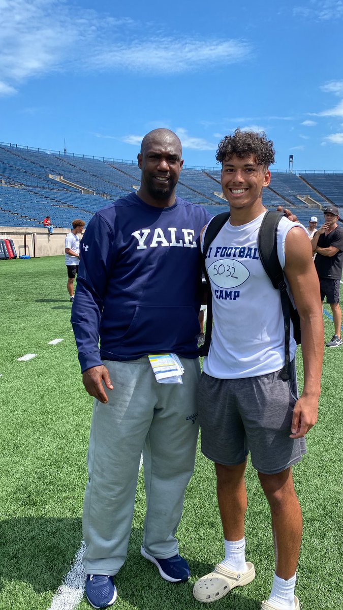 itsbfigg's tweet photo. Great day at the yale football camp today! Thank you @CoachRenoYale and @maknight3 for the invitation and the opportunity . Greatly appreciated !
#yale #football
@coachwhiteslife @MMedley71 https://t.co/OpRW65vJTT