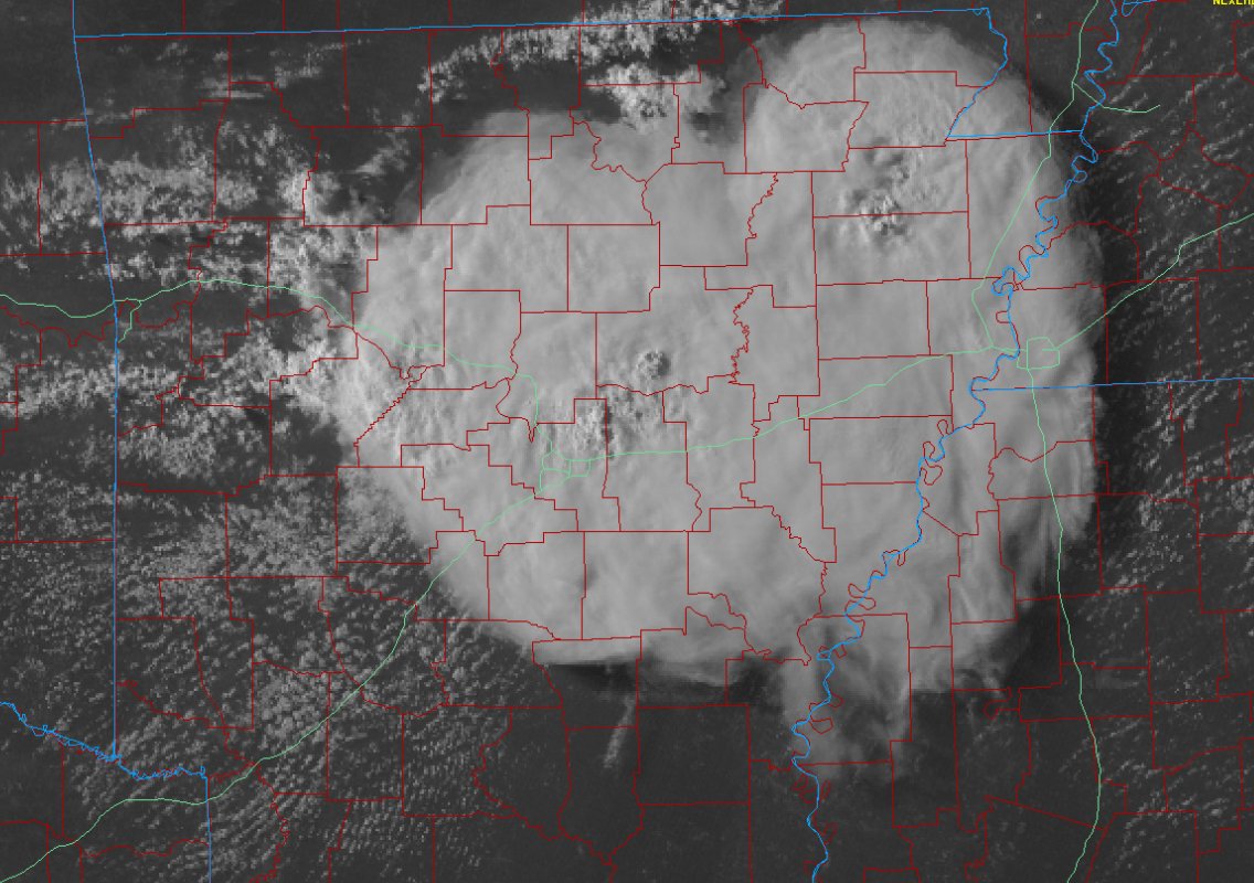 WOW! The storm complexes located over Central &amp; NE Arkansas area creating a cloud debris field that spans nearly 200 miles in diameter. #ARWX <a href="/NWSLittleRock/">NWS Little Rock</a>