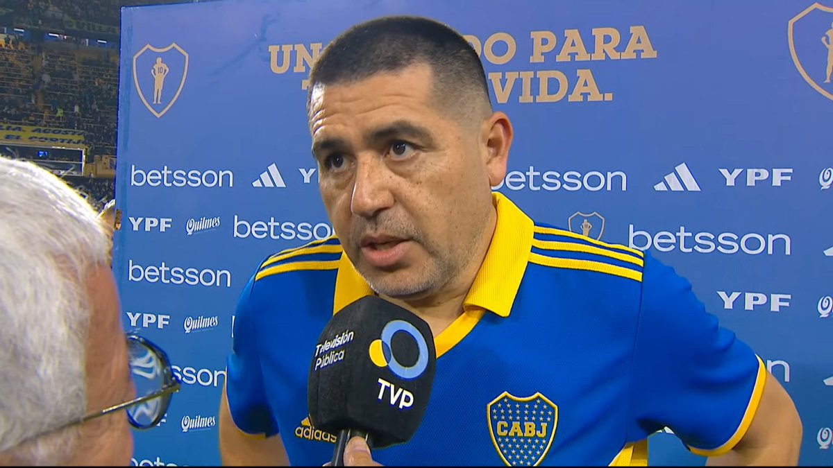 la12tuittera's tweet image. #Riquelme "#Bianchi es el culpable de todo lo que está pasando. Él nos enseñó a competir, a ganar. #Basile me enseñó cosas del fútbol, de la vida. A #Pekerman lo tuve de chico en el juvenil, estoy muy feliz que estén todos acá".