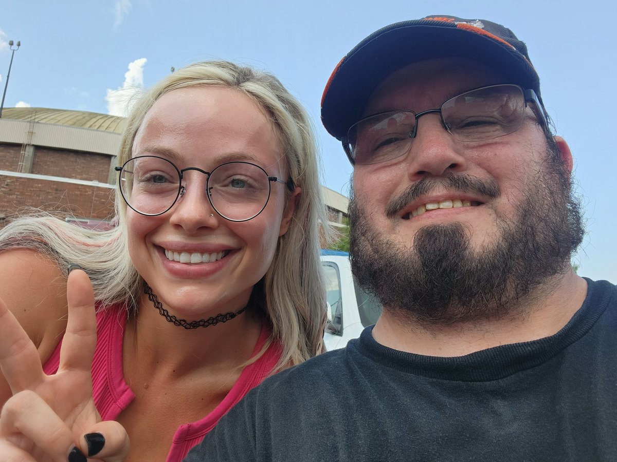 TNA_RENEGADE_1's tweet photo. #wwemobile @YaOnlyLivvOnce  finally got to meet my girl Liv https://t.co/YgdnVe2vew