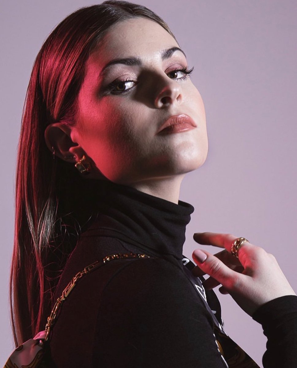 Let’s just take a moment to appreciate the photo that’s had a chokehold on me since I found it. 🥵 One of my favs to this day!