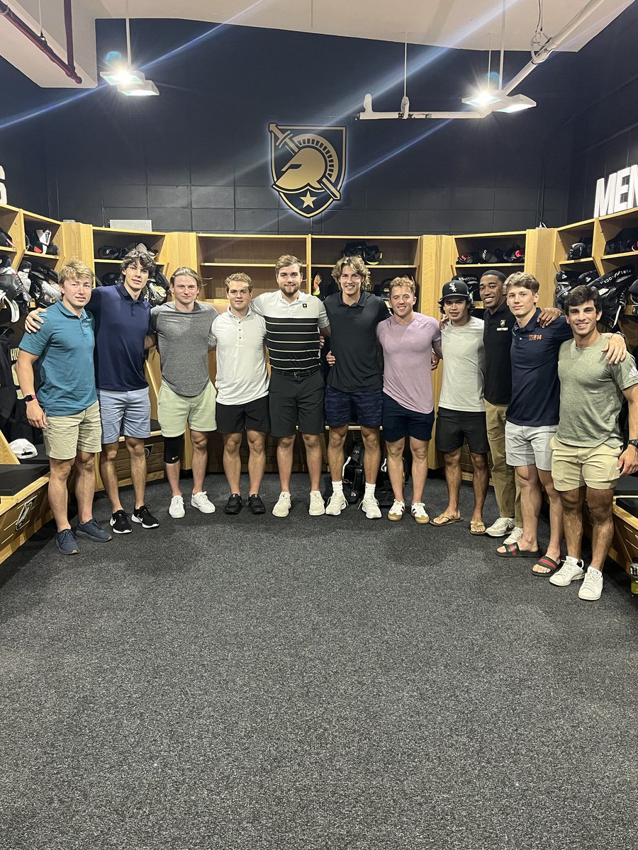 Good luck to this group as they start their journey at West Point tomorrow. Looking forward to watching them grow as young men and hockey players over the next 4 years. #GoArmy