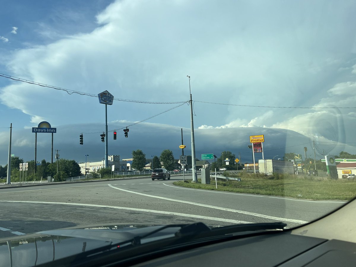 mark7516's tweet photo. @MarcWeinbergWX  storm cloud from E-Town. https://t.co/GeVcpvvccn