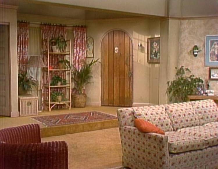 Looks familiar...just can't quite put my finger on who lives here. 🤔