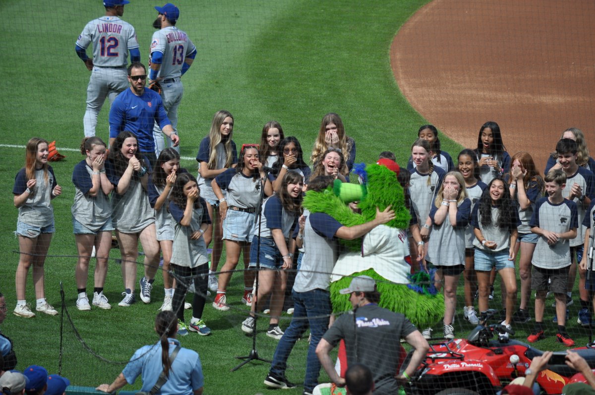 Every face here is PRICELESS!
#collsedu #collsarts #cmschoir