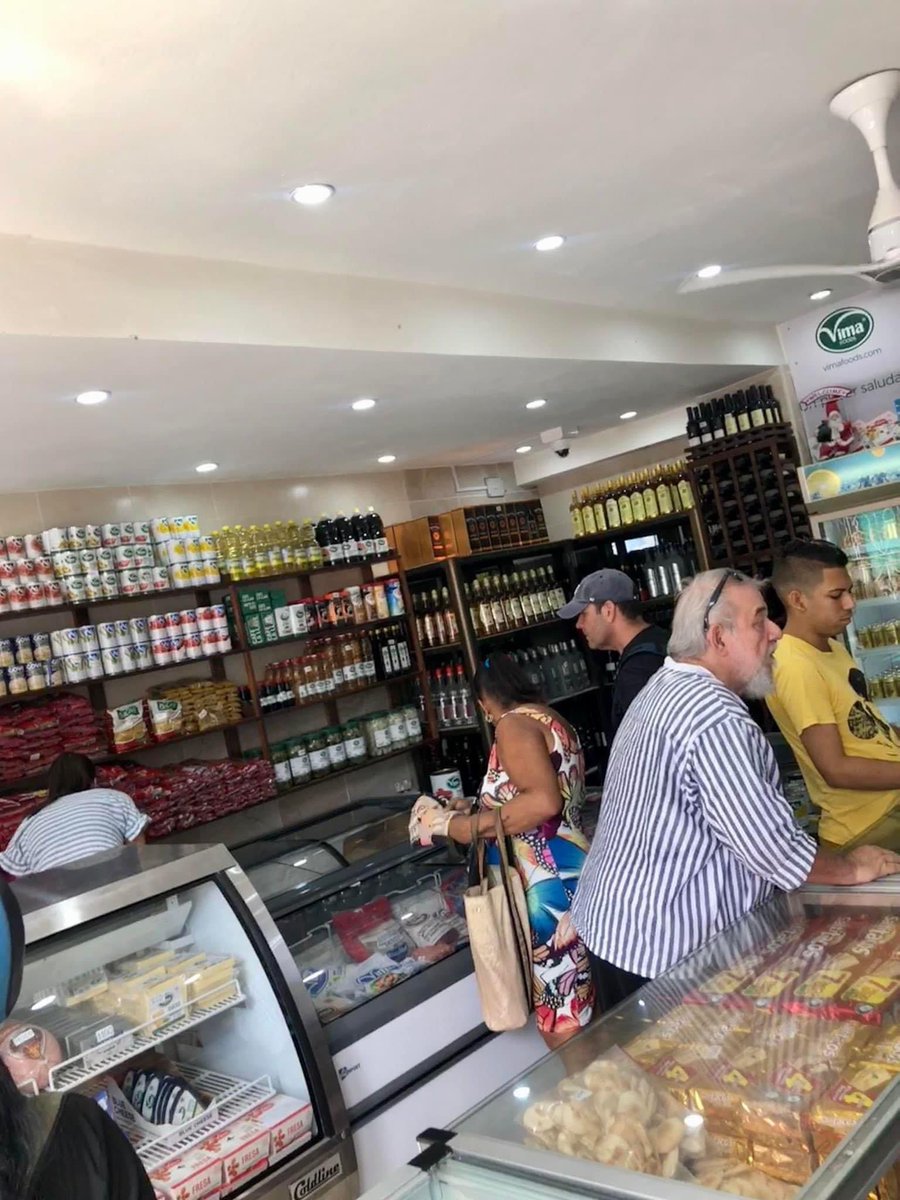 Arq Julio Herrera On Twitter Aqu Tenemos A Calvi O Comprando En Las