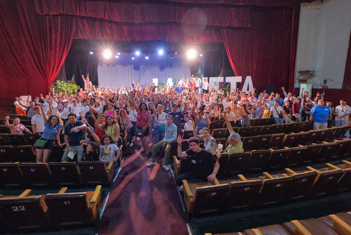pkumamoto's tweet photo. Hoy inicia La Grieta: una voluntad colectiva nacional por derribar el muro que los poderosos han levantado para separarnos de nuestros derechos.

Hacemos un llamado urgente a aquellas personas que ya no están dispuestas a elegir entre dos opciones que nunca han visto nuestros problemas como una prioridad: desde aquí estamos construyendo una alternativa que sueña en colectivo y que luchará por un país en paz, de iguales, justo y democrático.

Es hora de que nos devuelvan lo que nos han quitado, y el próximo año trae una oportunidad para lograrlo. El camino para muchos de nuestros compañeros y compañeras aquí presentes será el lanzamiento de candidaturas independientes, tanto para puestos de elección local como federal. Para otras y otros el camino será diferente, pero nuestro destino es el mismo: luchar por construir un país de derechos.

Necesitamos tu ayuda para conseguirlo. Multipliquemos esta Grieta. Que seamos miles que, más pronto que tarde, hagamos caer este muro. ¡Lo vamos a tumbar!