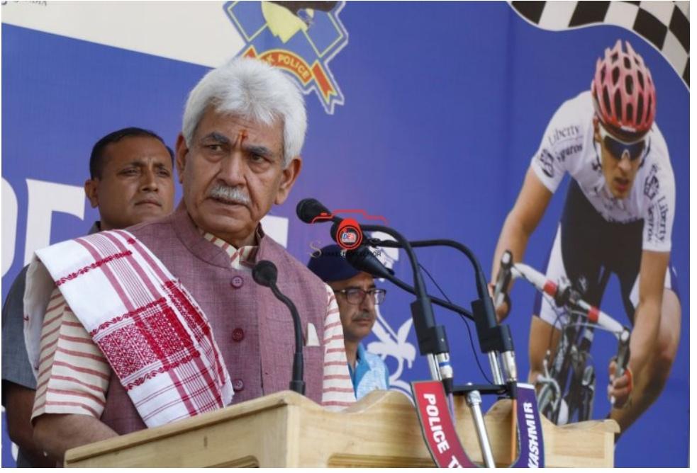 kamranajaz9's tweet photo. A lot of youngsters have become #Victims of #drug addiction due to the conspiracy of our #neighbouring country. It is the collective #responsibility of the society to take them out of the #muddle and help them to rehabilitate to achieve their dreams. LG Sinha
@OfficeOfLGJandK https://t.co/sBv7GHT8GN