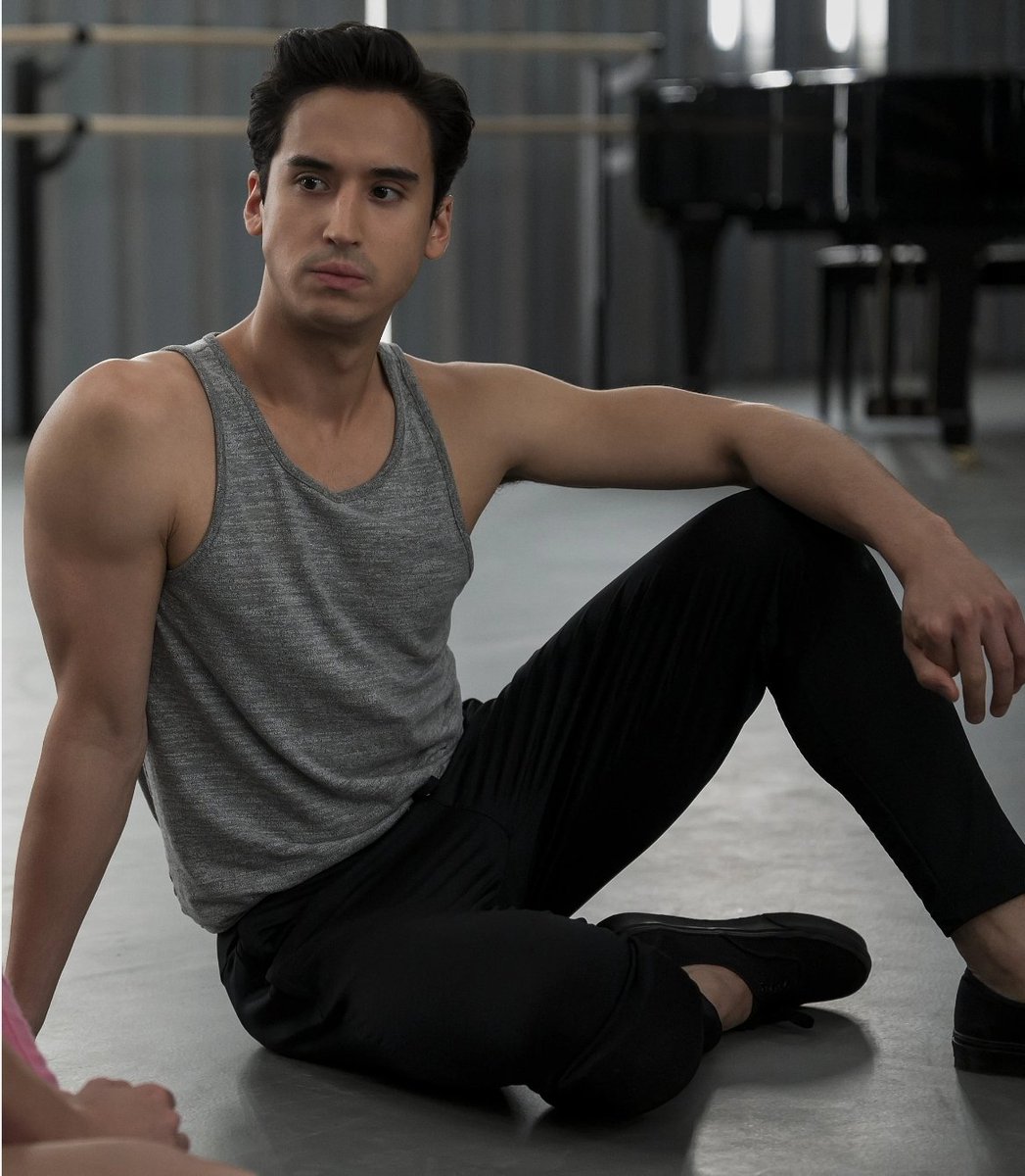LloyddMarshall's tweet photo. Sadly, Netflix may cancel shows left, right, and center.
But at least they keep actors.
#MichaelHsuRosen
#TinyPrettyThingsNetflix
#PrettySmartNetflix
#GlamorousNetflix https://t.co/nFmebR5KCc
