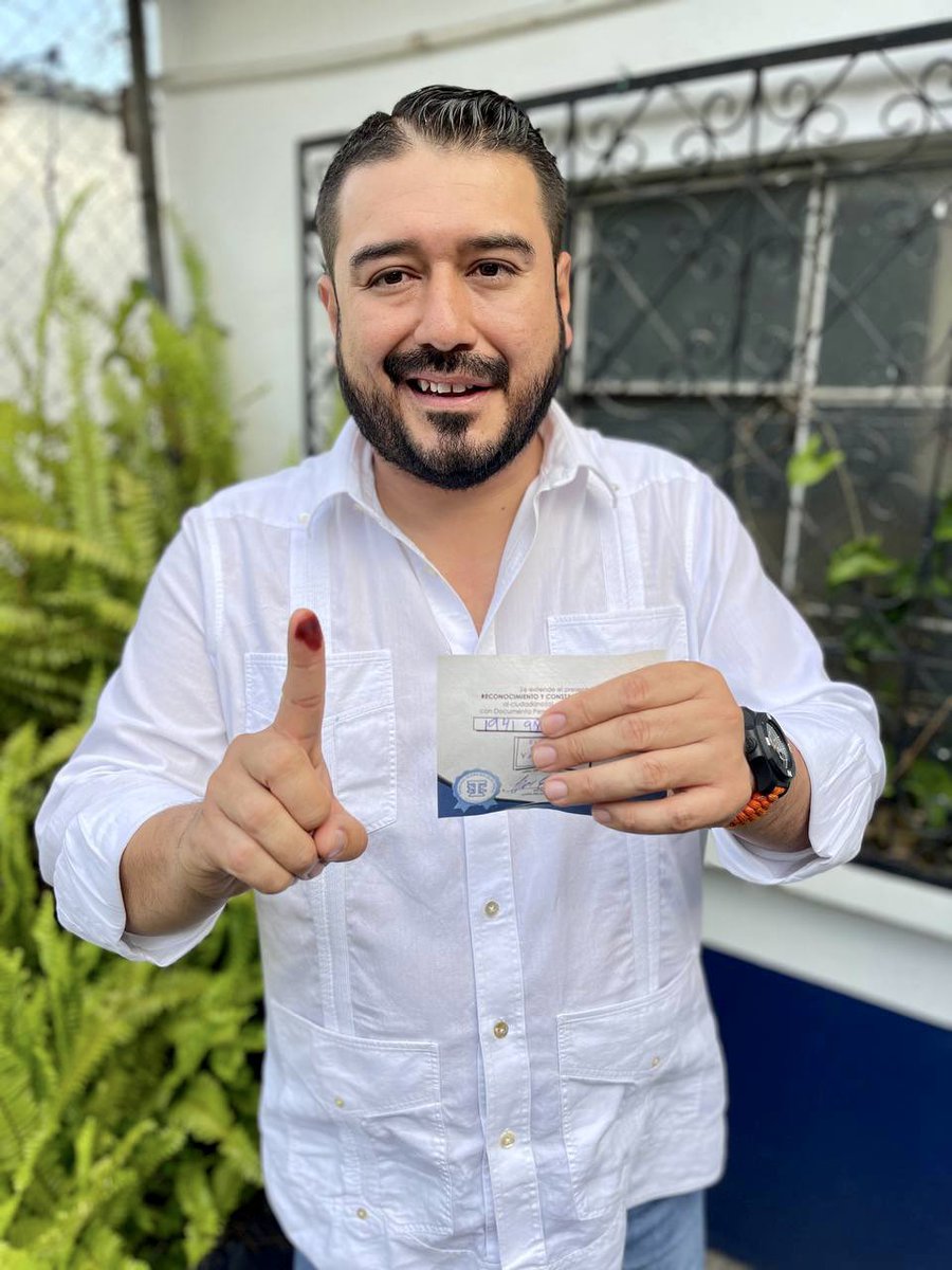 Con toda la ilusión he ejercido mi voto en esta gran fiesta democrática por el futuro brillante de Villa Nueva.