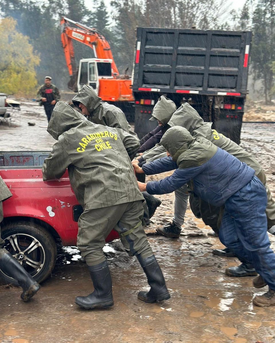 Todas las instituciones trabajando coordinadamente para estar presentes en el cuidado de las personas. Agradecemos su labor en la tarea de rescate, en donde familias y animales han podido permanecer a salvo.
#PresentesPorChile 🇨🇱