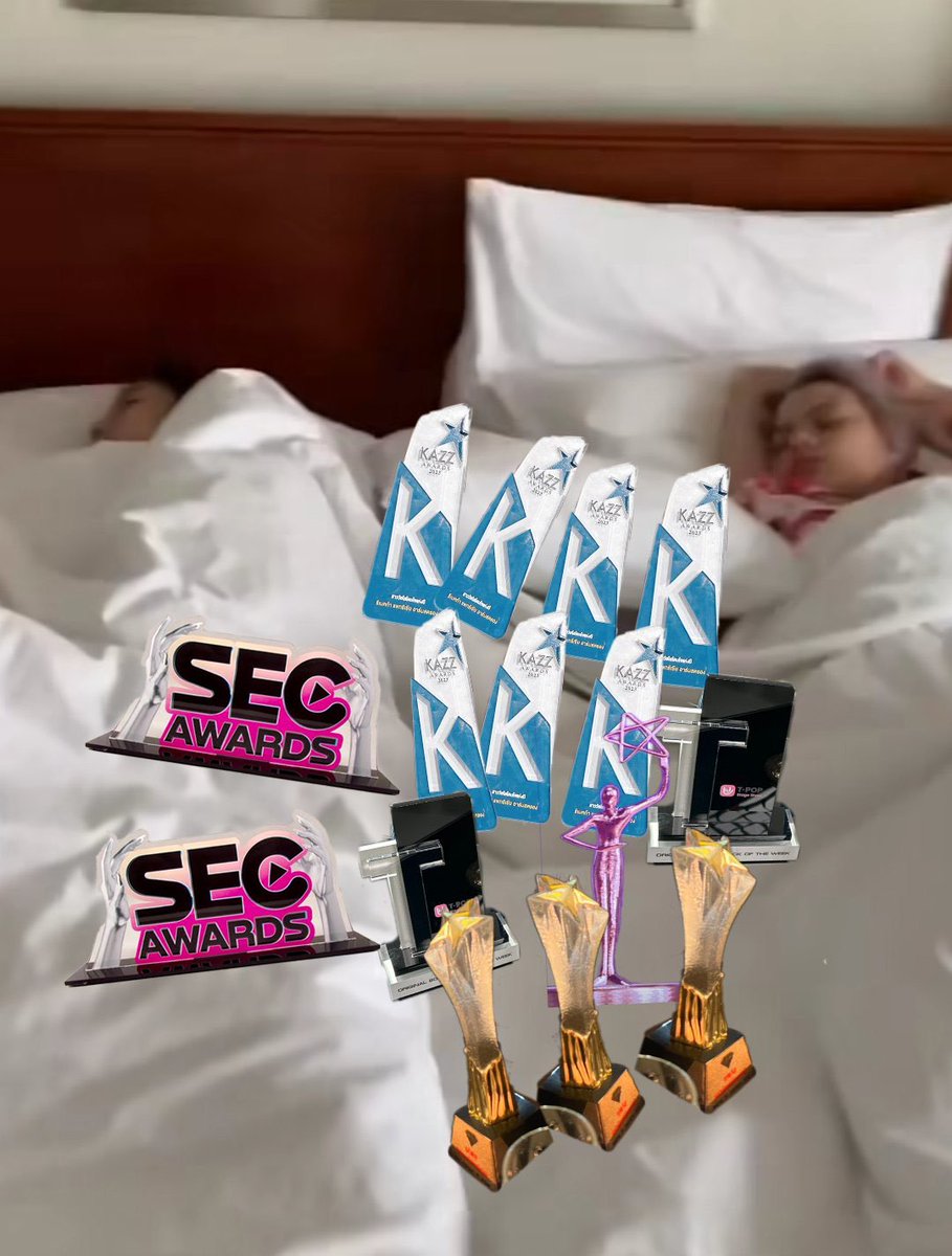 Cobertas de prêmios , porque elas são o evento . 

#SEC2023XFREENBECKY
#SECAwardsDay #Beckysangels #srchafreen