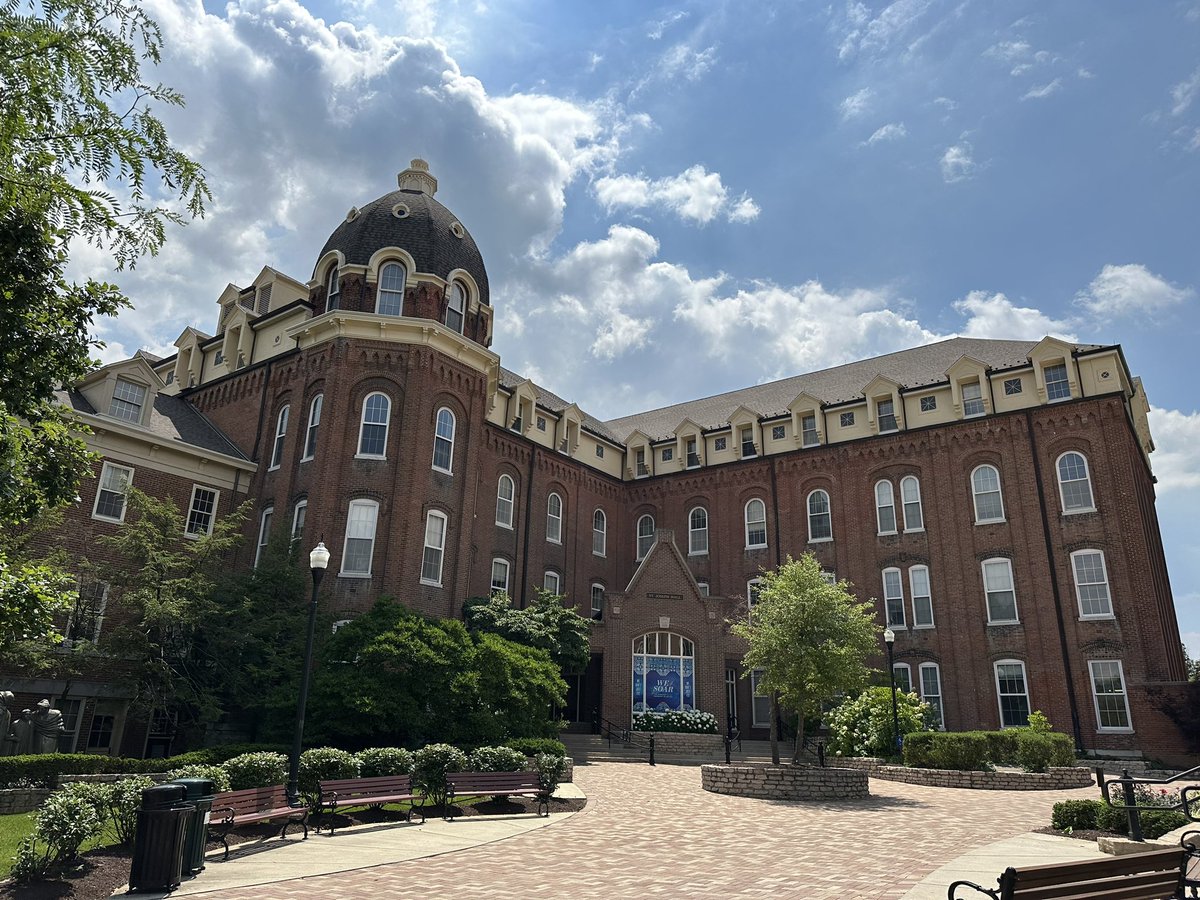 Loretta ☮️❤️💙✈️🏀 tweet media