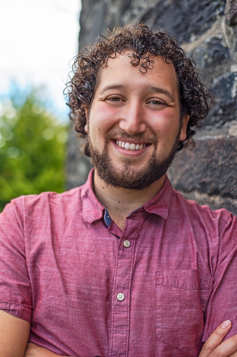 programsoundFM's tweet image. say hello to the mind behind sam rabinovitz: logan robbins! 

logan is a queer environmental theatre maker, improviser, puppeteer, educator, musician, writer, sound designer, and so much more!
 
we 🧡 logan and are grateful beyond measure to have him as one of our hosts!