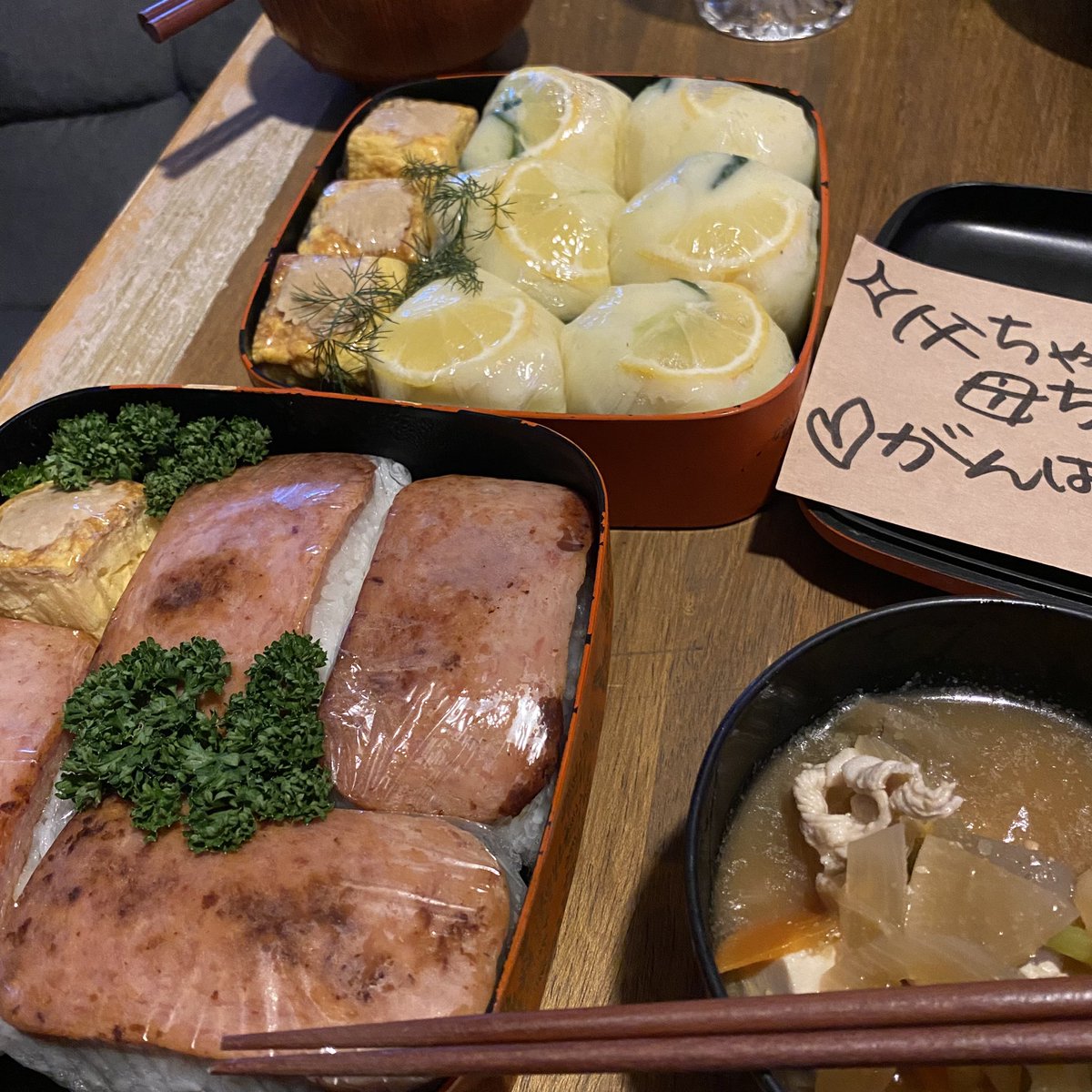 こんなに余裕なくなるとは予想以上だった…。サポートしてくれる友人たちのご飯を噛み締めて食べてる😭産後、一度もコンビニへ行く余裕すら無くて本当に助かっている…。 https://t.co/w85tILoeoR