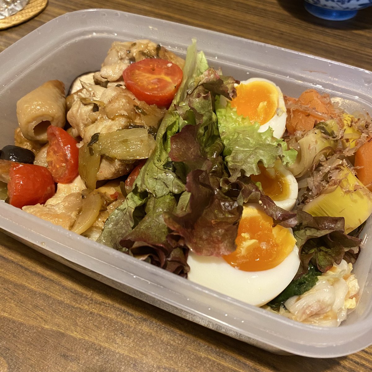 こんなに余裕なくなるとは予想以上だった…。サポートしてくれる友人たちのご飯を噛み締めて食べてる😭産後、一度もコンビニへ行く余裕すら無くて本当に助かっている…。 https://t.co/w85tILoeoR