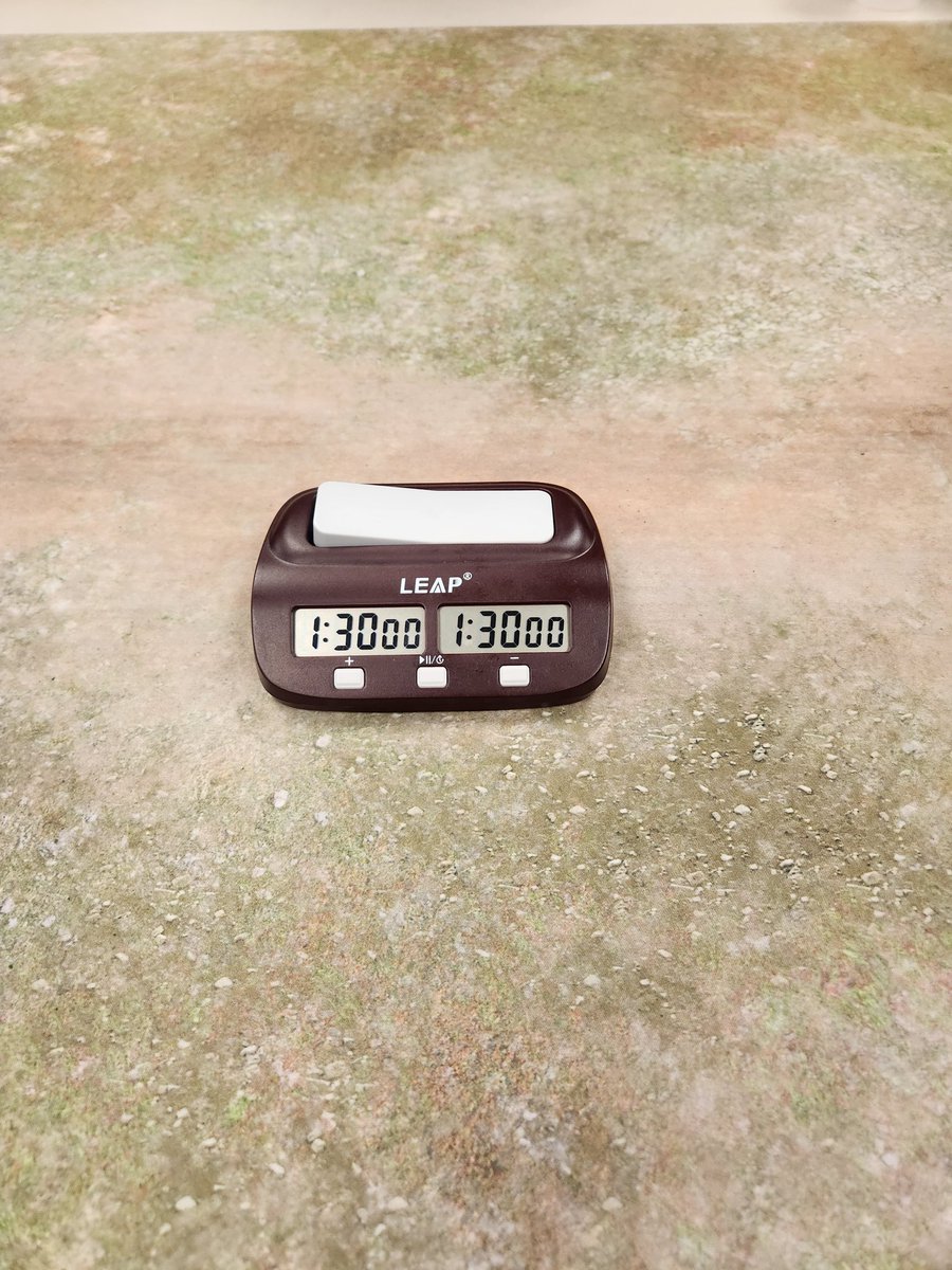 PartyAtTheAllP1's tweet image. Chess clock. I went to a GT in Manitoba knowing very few people in person. Every match I put the clock down and told them if they weren&apos;t familiar I would run it for them and it&apos;s a tool to be used with no stress. All 5 didn&apos;t even think it was something of contention. Success