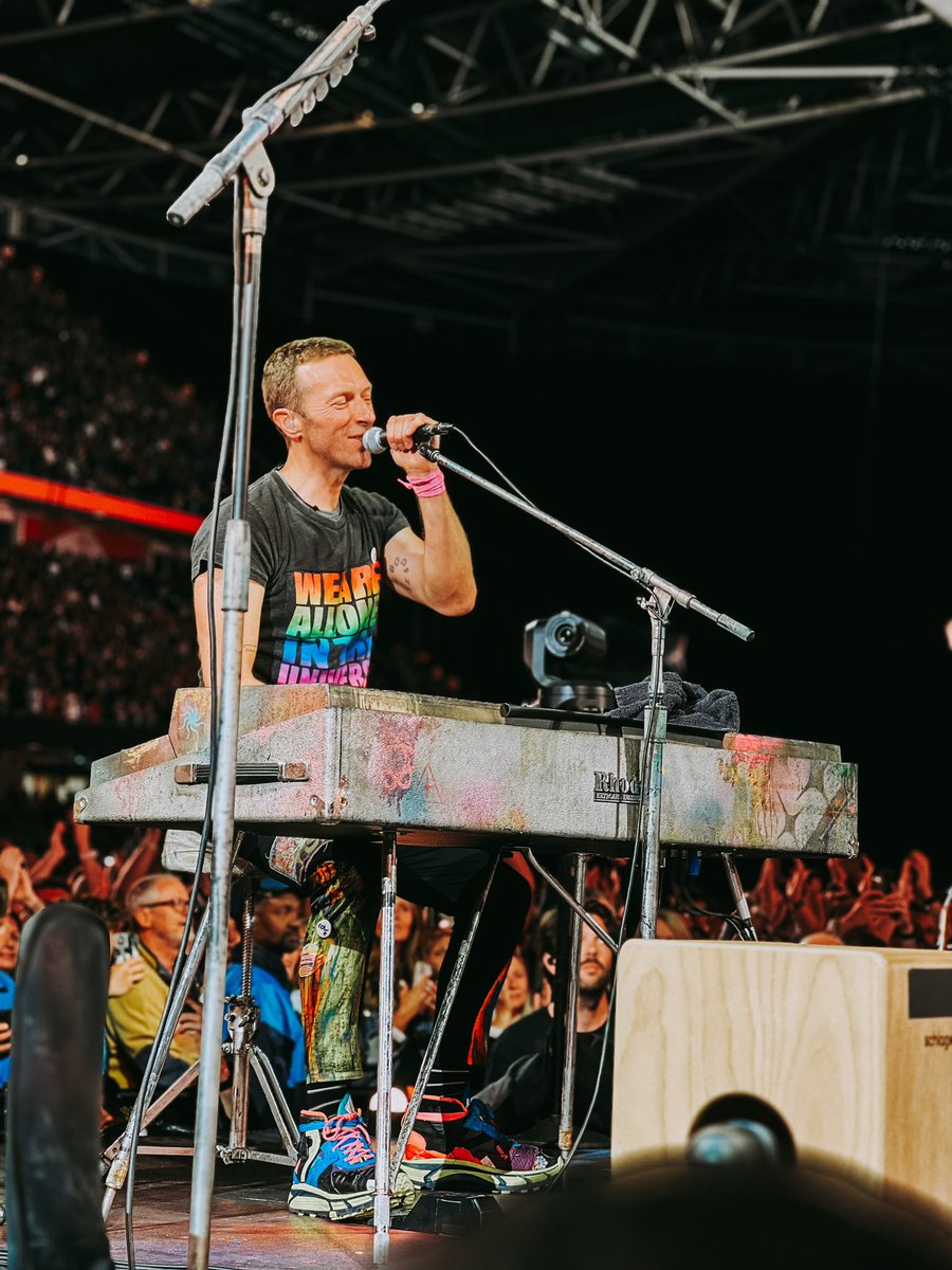 started june with <a href="/coldplay/">Coldplay</a> in 🏴󠁧󠁢󠁷󠁬󠁳󠁿
ended june with <a href="/edsheeran/">Ed Sheeran HQ</a> in 🇺🇸