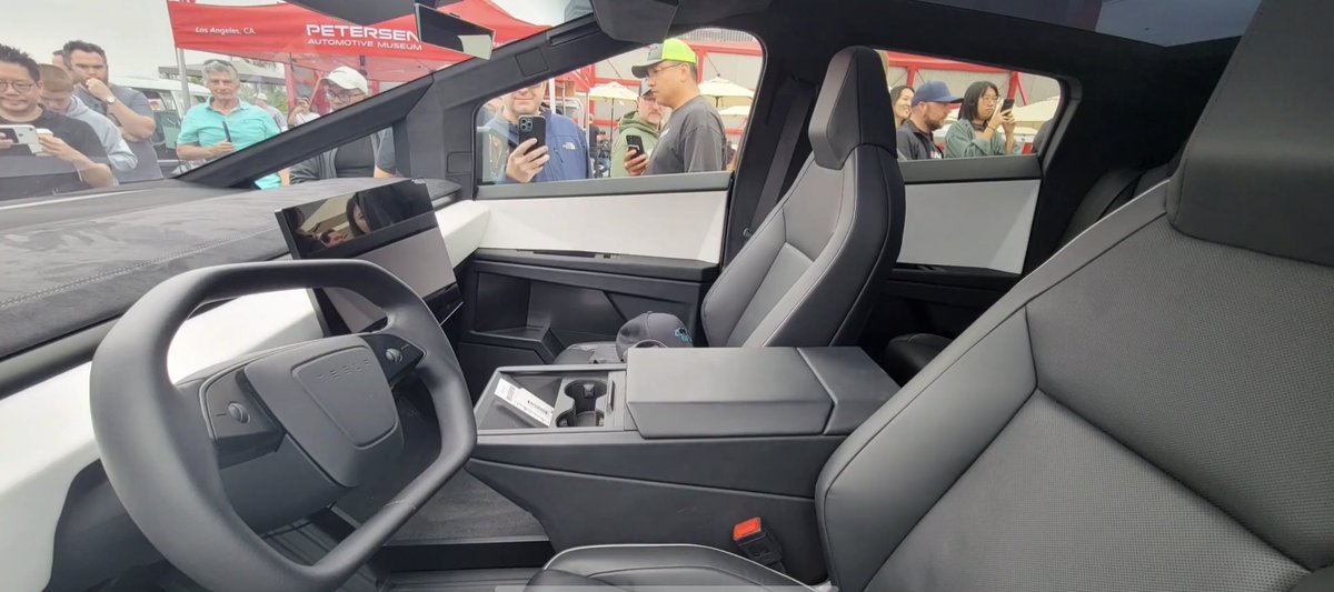 greggertruck's tweet image. Best interior shots I’ve seen today. SO well done.
-Looks very spacious!
-seats appear vented
-note: the button labels appear covered
-dirty well used truck
-the roof is transparent, as expected
-no rear display!!

@elonmusk does Cybertruck have its own unique UI?