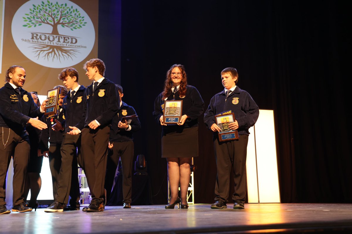 rushvilleffa1's tweet photo. Congratulations to Jenna Lawler for placing 1st in Agriscience.  She measured the decibel levels of agricultural sounds and analyzed hearing protection. A HUGE thank you to the farms &amp; businesses that allowed Jenna to take decibel readings and to those that filled out her survey! https://t.co/Rw3FcnApgh