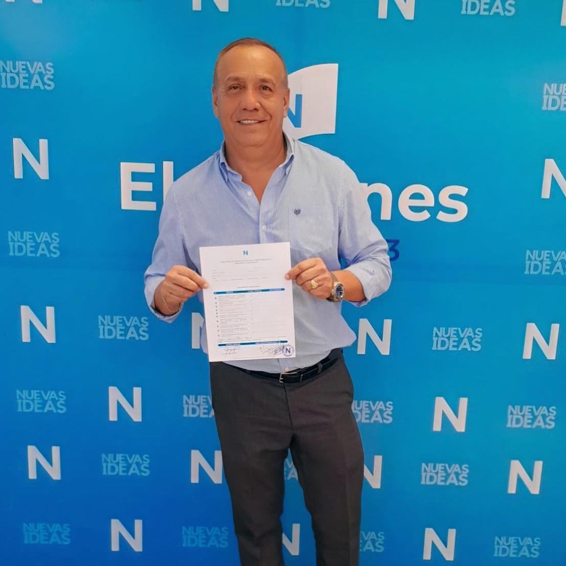 TCnelMariotobar's tweet photo. Día bendecido y comunicarles a todos.
Este dia, contando con apoyo del Presidente Nayib Bukele   y del partido más grande en la historia de nuestro país Nuevas Ideas, he decidido inscribirme como precandidato a Alcalde por el municipio de La Libertad Costa. https://t.co/cixKVJJglC
