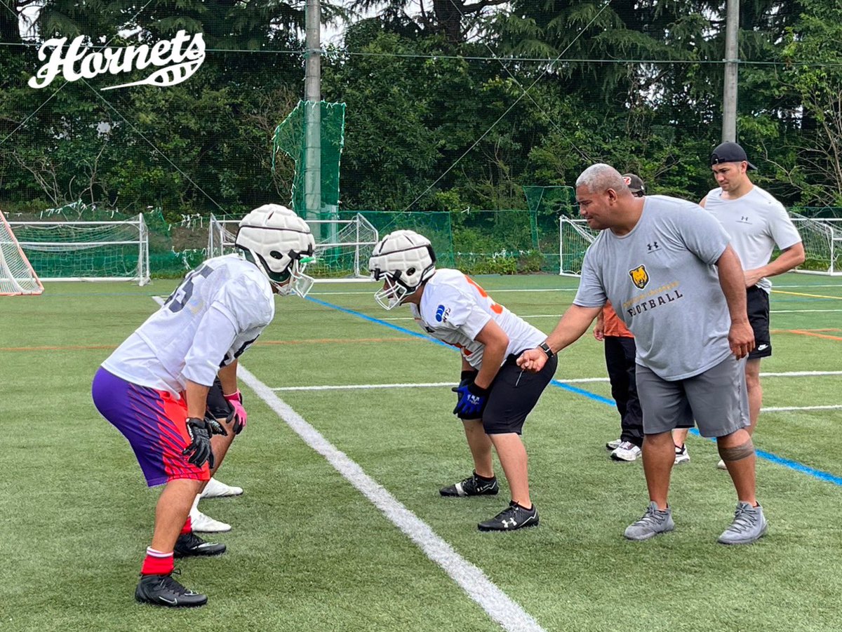 Tohoku_HORNETS's tweet photo. 【Football Clinic】

アメリカの名門大学BYUでコーチをしていたILAISA TUIAKI (@coachtuiaki)さんと関西学院大学の大村監督から指導をしていただきました🇺🇸🇯🇵
貴重な体験をありがとうございました。
今回学んだ知識を活かして、春シーズンを全勝で締めくくることができるように練習に励んでいきます！ https://t.co/IPuQ0IURRS